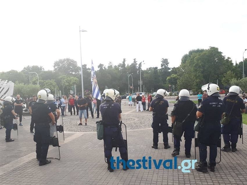 Γιούχα και αποδοκιμασίες σε Μπουτάρη, Αχτσιόγλου για το Μακεδονικό [εικόνες & βίντεο] | iefimerida.gr 1