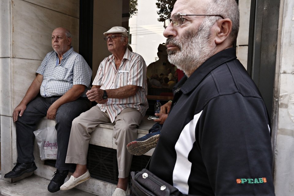 Συγκέντρωση διαμαρτυρίας συνταξιούχων στο κέντρο -Για το πετσόκομμα των επικουρικών [εικόνες] | iefimerida.gr 3