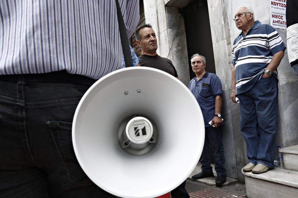 Συγκέντρωση διαμαρτυρίας συνταξιούχων στο κέντρο -Για το πετσόκομμα των επικουρικών [εικόνες] | iefimerida.gr 4