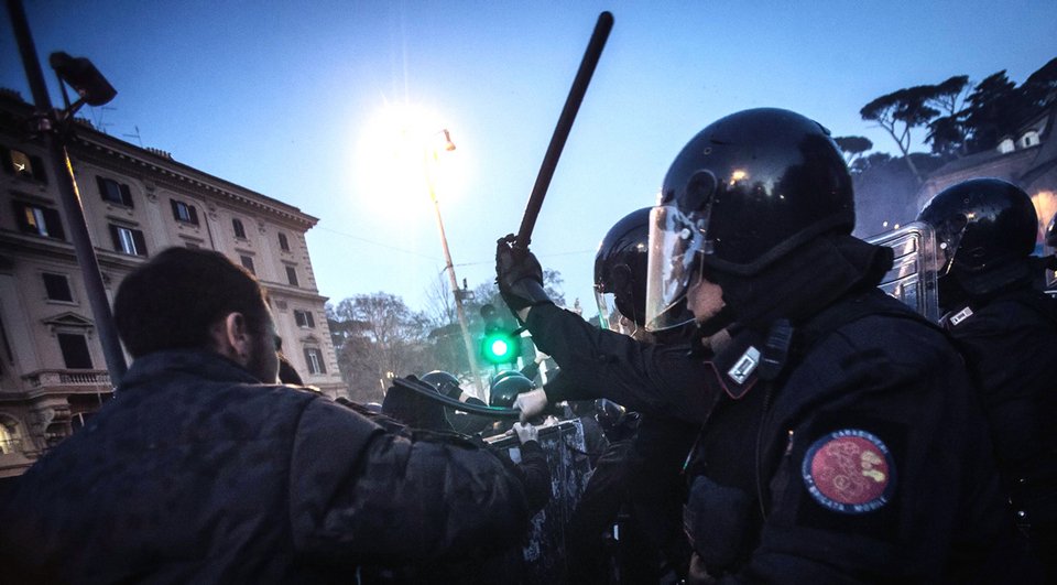 Σε κλοιό συγκεντρώσεων και αντιδιαδηλώσεων η Ρώμη [εικόνες & βίντεο] | iefimerida.gr 6
