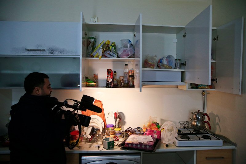 Μέσα στο διαμέρισμα του μακελάρη του Ρέινα -Τι βρήκαν οι Aρχές [εικόνες & βίντεο] | iefimerida.gr 3