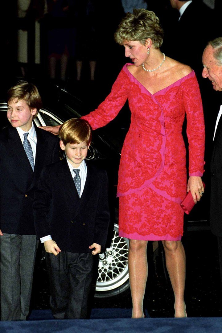 Συγγραφέας κάνει «φέτες» την Κέιτ Μίντλετον - Ολες οι φορές που αντέγραψε την Νταϊάνα [εικόνες] | iefimerida.gr 28