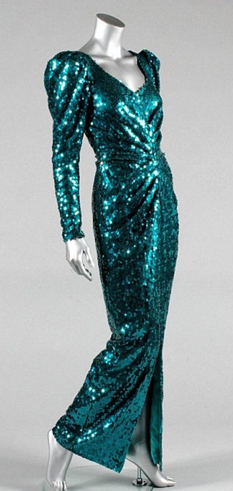 «Στο σφυρί» 10 μοναδικά φορέματα της πριγκίπισσας Νταϊάνα [εικόνες] | iefimerida.gr 12