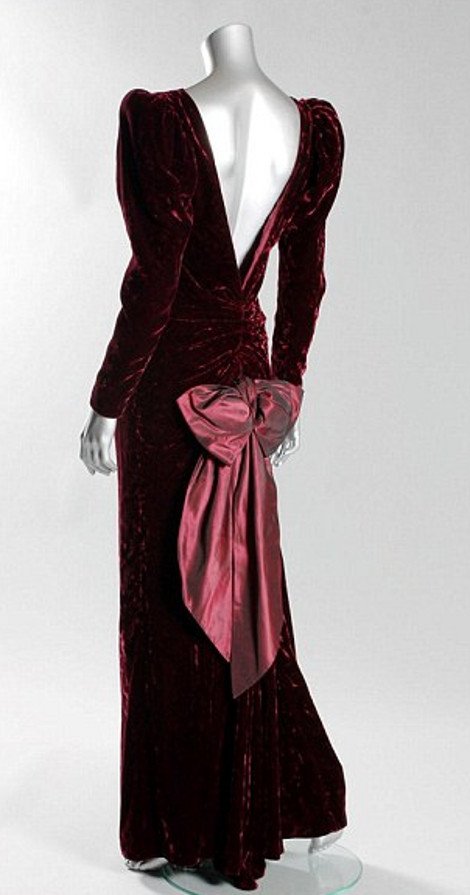 «Στο σφυρί» 10 μοναδικά φορέματα της πριγκίπισσας Νταϊάνα [εικόνες] | iefimerida.gr 14