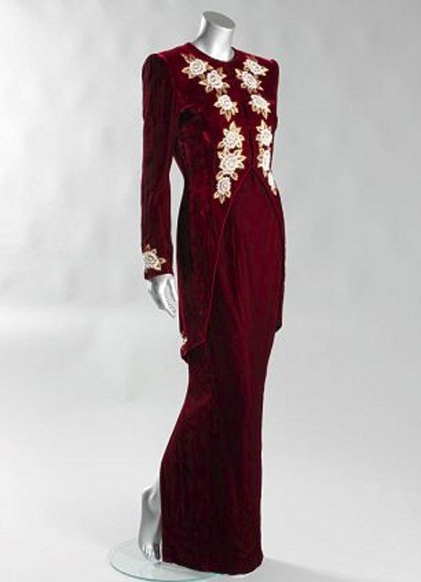 «Στο σφυρί» 10 μοναδικά φορέματα της πριγκίπισσας Νταϊάνα [εικόνες] | iefimerida.gr 6