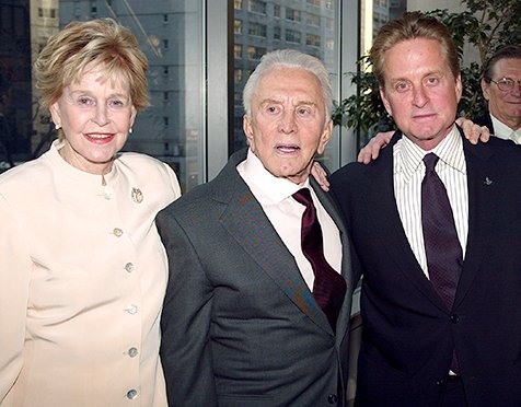 Πέθανε η μητέρα του Μάικλ Ντάγκλας, Νταϊάνα [εικόνες] | iefimerida.gr 0