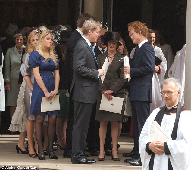 Οι άτακτες ανιψιές της Νταϊάνα -Ταξίδια χλιδής, ξέφρενη διασκέδαση και social media [εικόνες] | iefimerida.gr 8