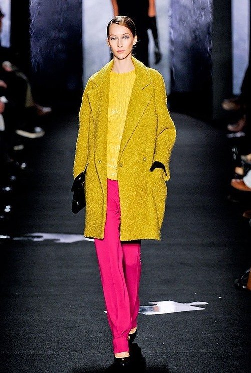 Κι όμως, τα ρούχα της Ζωής Κωνσταντοπούλου είναι πρόταση γνωστής σχεδιάστριας [εικόνες] | iefimerida.gr 0