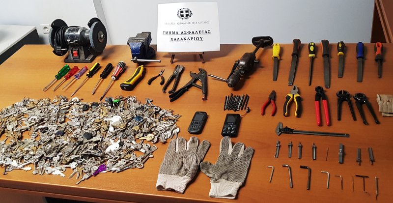 Επιασαν στα πράσα 2 διαρρήκτες στο Χαλάνδρι -Είχαν 646 κλειδιά διαφόρων τύπων [εικόνες] | iefimerida.gr 1