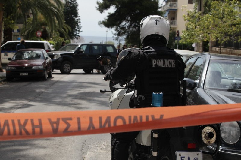 Θρίλερ στο Π. Φάληρο: Μάχη αστυνομικών με ληστές -Νεκρός ένας δράστης | iefimerida.gr 1
