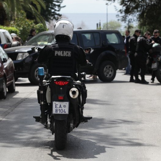 Θρίλερ στο Π. Φάληρο: Μάχη αστυνομικών με ληστές -Νεκρός ένας δράστης | iefimerida.gr 0
