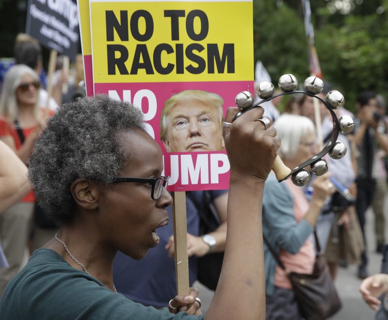 «Όχι στον Ρατσισμό», διαδήλωση κατά του Τραμπ/ Φωτογραφία AP images