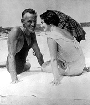 Ιστορικές προσωπικότητες του 20ου αιώνα με μαγιό [εικόνες] | iefimerida.gr 12