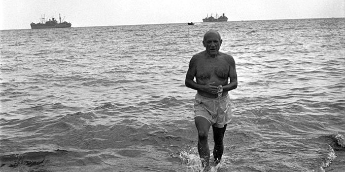 Ιστορικές προσωπικότητες του 20ου αιώνα με μαγιό [εικόνες] | iefimerida.gr 17