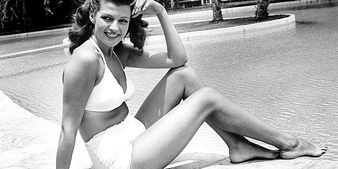 Ιστορικές προσωπικότητες του 20ου αιώνα με μαγιό [εικόνες] | iefimerida.gr 18