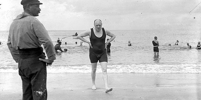 Ιστορικές προσωπικότητες του 20ου αιώνα με μαγιό [εικόνες] | iefimerida.gr 19