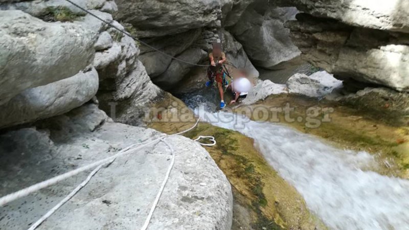 Φθιώτιδα: Καρέ-καρέ ο απεγκλωβισμός 21χρονης από φαράγγι [εικόνες & βίντεο] | iefimerida.gr 0