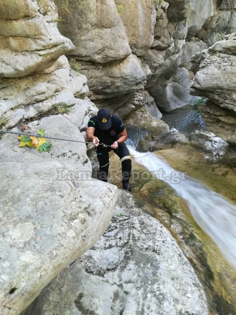 Φθιώτιδα: Καρέ-καρέ ο απεγκλωβισμός 21χρονης από φαράγγι [εικόνες & βίντεο] | iefimerida.gr 1