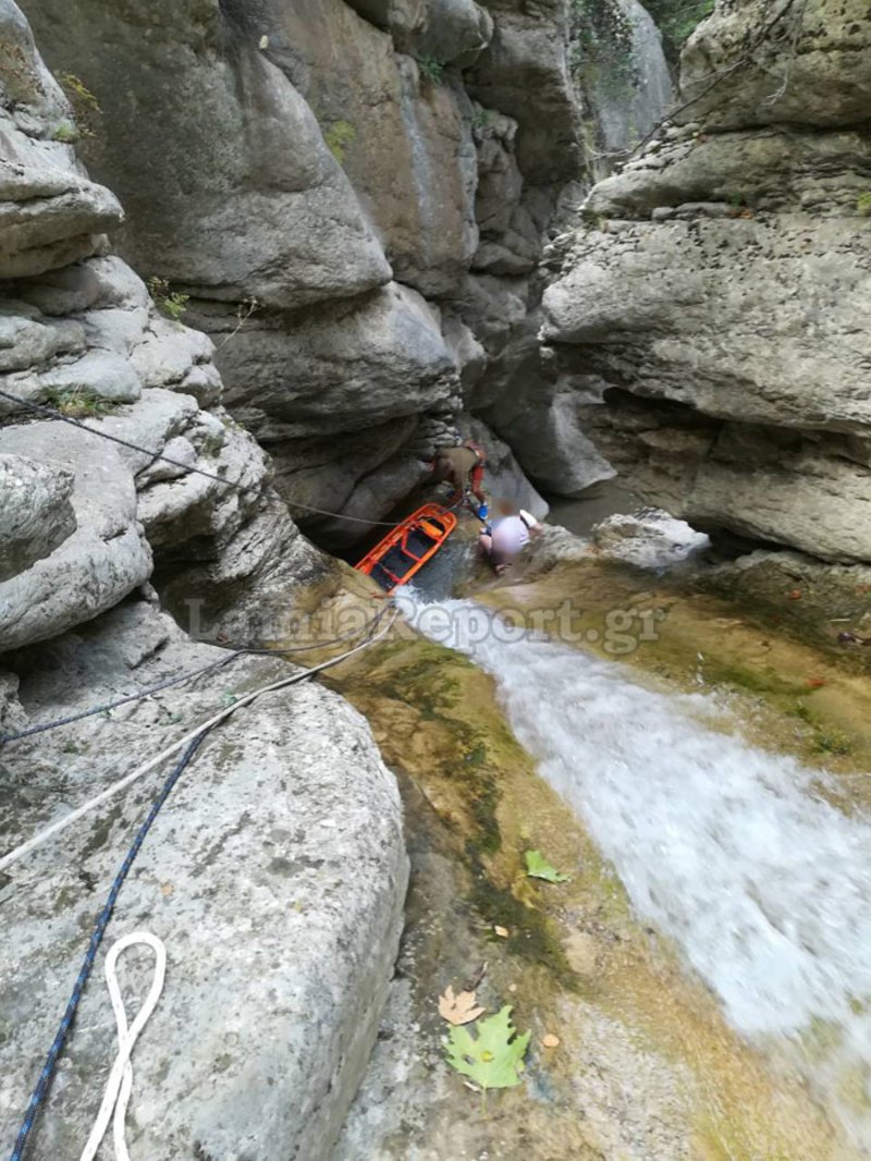 Φθιώτιδα: Καρέ-καρέ ο απεγκλωβισμός 21χρονης από φαράγγι [εικόνες & βίντεο] | iefimerida.gr 2