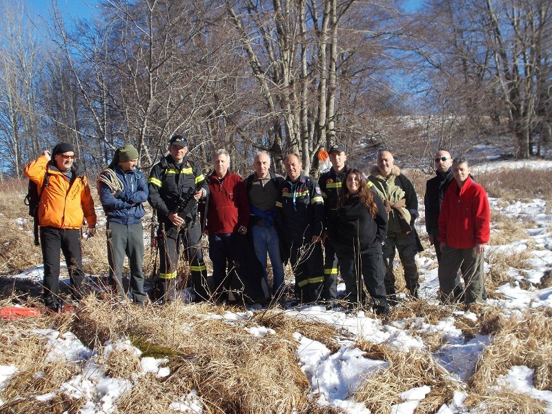 Aρκούδα εγκλωβίστηκε σε άδεια δεξαμενή στο Νευροκόπι [εικόνες] | iefimerida.gr 0