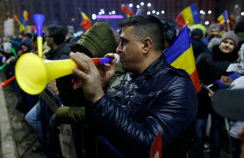 Ρουμανία: Μετά το σάλο, πήρε πίσω το διάταγμα για την διαφθορά ο πρωθυπουργός | iefimerida.gr 0