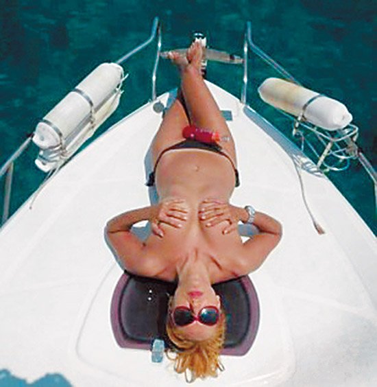 Η σέξι δημοσιογράφος Αγγελική Διαβατοπούλου δεν απολύεται από τον 9.84: Με ζηλεύουν και είναι σεξιστές [εικόνες] | iefimerida.gr 1