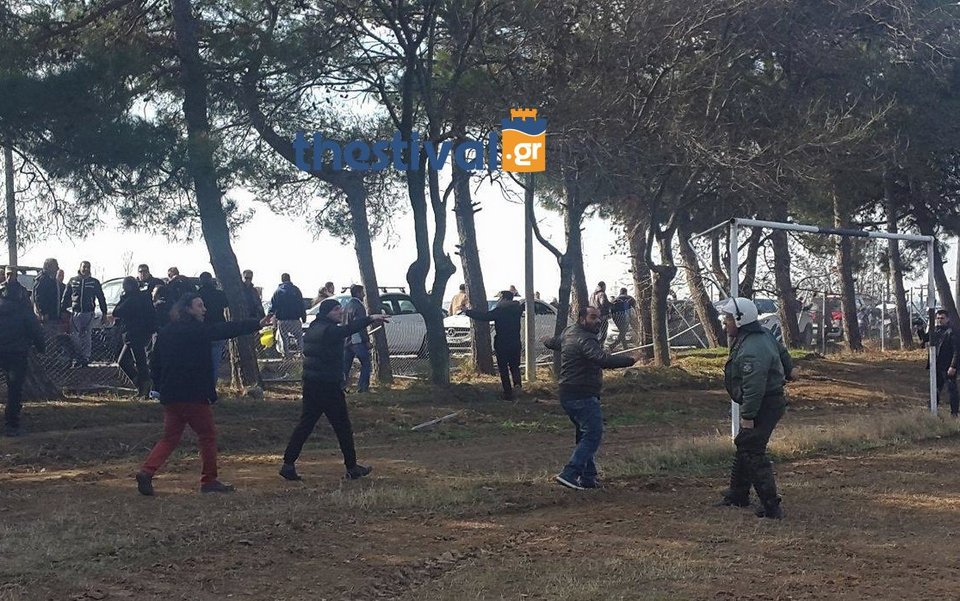 Κρίση στα Διαβατά: Στέλνουν εκεί χιλιάδες πρόσφυγες, οι κάτοικοι θα σχηματίσουν ανθρώπινη αλυσίδα [εικόνες] | iefimerida.gr 11