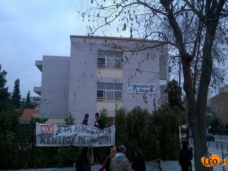 Διαμαρτυρίες και στα Διαβατά ενάντια στη δημιουργία του κέντρου μετεγκατάστασης προσφύγων [εικόνες] | iefimerida.gr 3