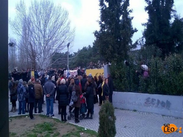 Διαμαρτυρίες και στα Διαβατά ενάντια στη δημιουργία του κέντρου μετεγκατάστασης προσφύγων [εικόνες] | iefimerida.gr 0