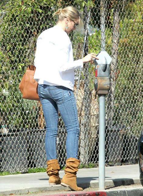 Η Κάμερον Ντίαζ πάχυνε και της σκίστηκε το τζιν -Οταν ανατινάχτηκαν οι ραφές του παντελονιού της [εικόνες] | iefimerida.gr 1