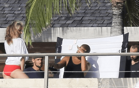 Ανέμελη και αεράτη η Κάμερον Ντίαζ «βολτάρει» αποκαλύπτοντας περισσότερα απ' ότι πρέπει [εικόνες] | iefimerida.gr 2