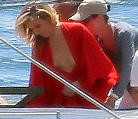 Ανέμελη και αεράτη η Κάμερον Ντίαζ «βολτάρει» αποκαλύπτοντας περισσότερα απ' ότι πρέπει [εικόνες] | iefimerida.gr 5