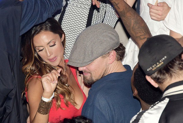 Ο φακός έπιασε στα πράσα το Λεονάρντο Ντι Κάπριο με άλλη γυναίκα [εικόνες] | iefimerida.gr 3