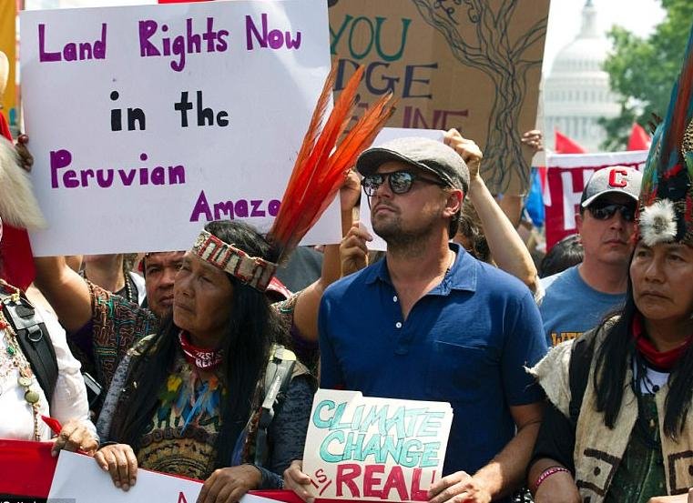 Ο Ντι Κάπριο στην πρώτη γραμμή σε διαδήλωση κατά του Τραμπ -Για την κλιματική αλλαγή [εικόνες] | iefimerida.gr 1