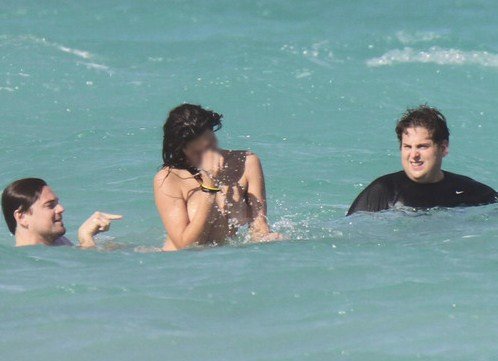 Ο Ντι Κάπριο κάνει μπανιστήρι-Τον έπιασαν στα πράσα [εικόνες] | iefimerida.gr 0