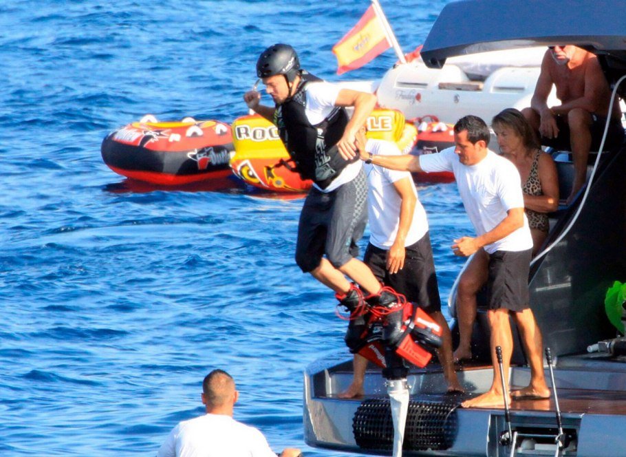 Διάσημοι στο κατάστρωμα -Πώς «σκοτώνουν» το χρόνο τους οι σταρ στις βόλτες με υπερπολυτελείς θαλαμηγούς [εικόνες] | iefimerida.gr 12