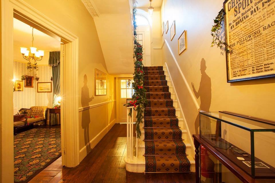 Χριστούγεννα στο Μουσείο Ντίκενς -Τη Βικτωριανή κατοικία που έζησε ο παραμυθάς [εικόνες & βίντεο]  | iefimerida.gr 0