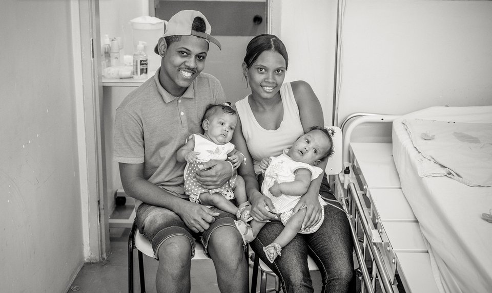 Κλάρα και Εντουάρντα: Τα δίδυμα σιαμαία που χωρίστηκαν με επιτυχία [εικόνες] | iefimerida.gr 5