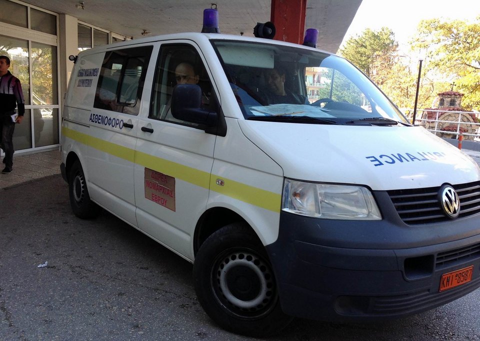 Πρόεδρος αιμοδοτών Eβρου: «Ακυρώθηκε αιμοδοσία επειδή δεν υπάρχει οδηγός για το ασθενοφόρο» | iefimerida.gr 0