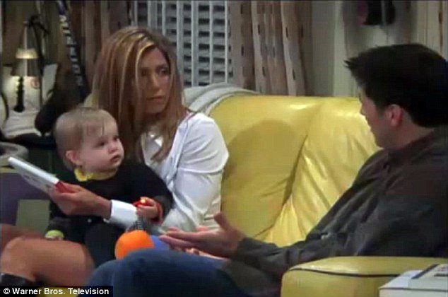 Το μωρό του Ρος και της Ρέιτσελ από τα «Φιλαράκια» μεγάλωσε -Δείτε πώς είναι σήμερα [εικόνες]  | iefimerida.gr 0