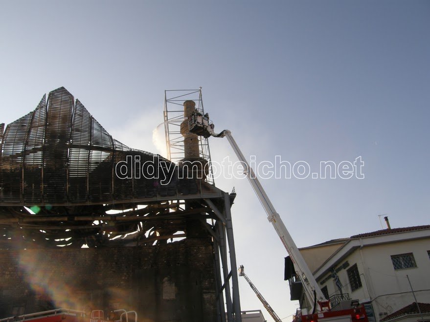 Διδυμότειχο: Ανυπολόγιστη η ζημιά από την πυρκαγιά στο τέμενος Βαγιαζήτ [εικόνες & βίντεο] | iefimerida.gr 0