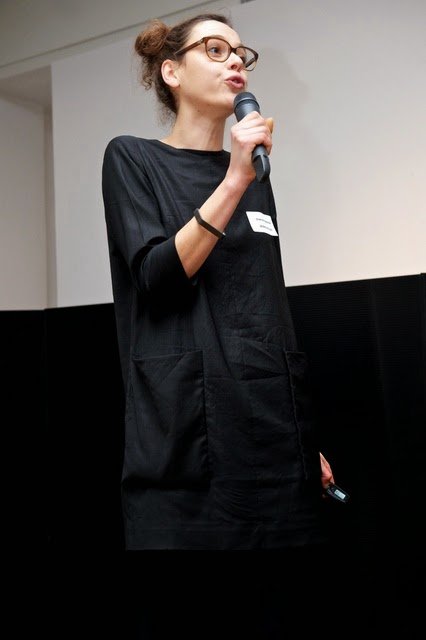 Οι 30χρονες πανομοιότυπες δίδυμες που έπεσαν νεκρές δίπλα-δίπλα στο μακελειό στο Παρίσι -Ενώ έπιναν το ποτό τους [εικόνες] | iefimerida.gr 7