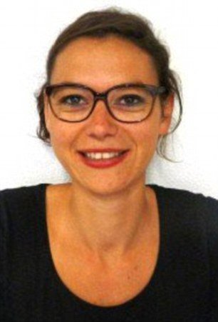 Οι 30χρονες πανομοιότυπες δίδυμες που έπεσαν νεκρές δίπλα-δίπλα στο μακελειό στο Παρίσι -Ενώ έπιναν το ποτό τους [εικόνες] | iefimerida.gr 1