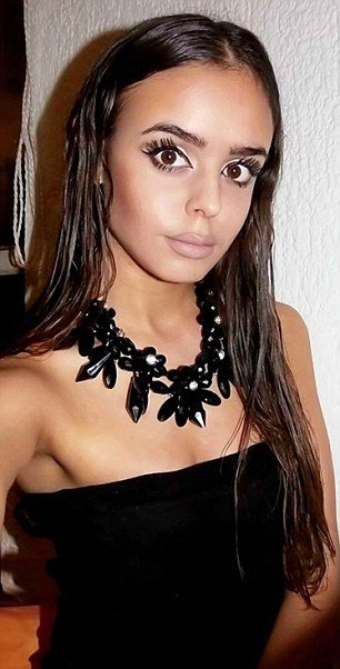 Μαχαίρωσε τη δίδυμη αδελφή της στην καρδιά για έναν άντρα [εικόνες] | iefimerida.gr 1