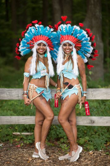 Εκεί όλοι τα βλέπουν διπλά -Το φεστιβάλ για δίδυμους [εικόνες] | iefimerida.gr 5