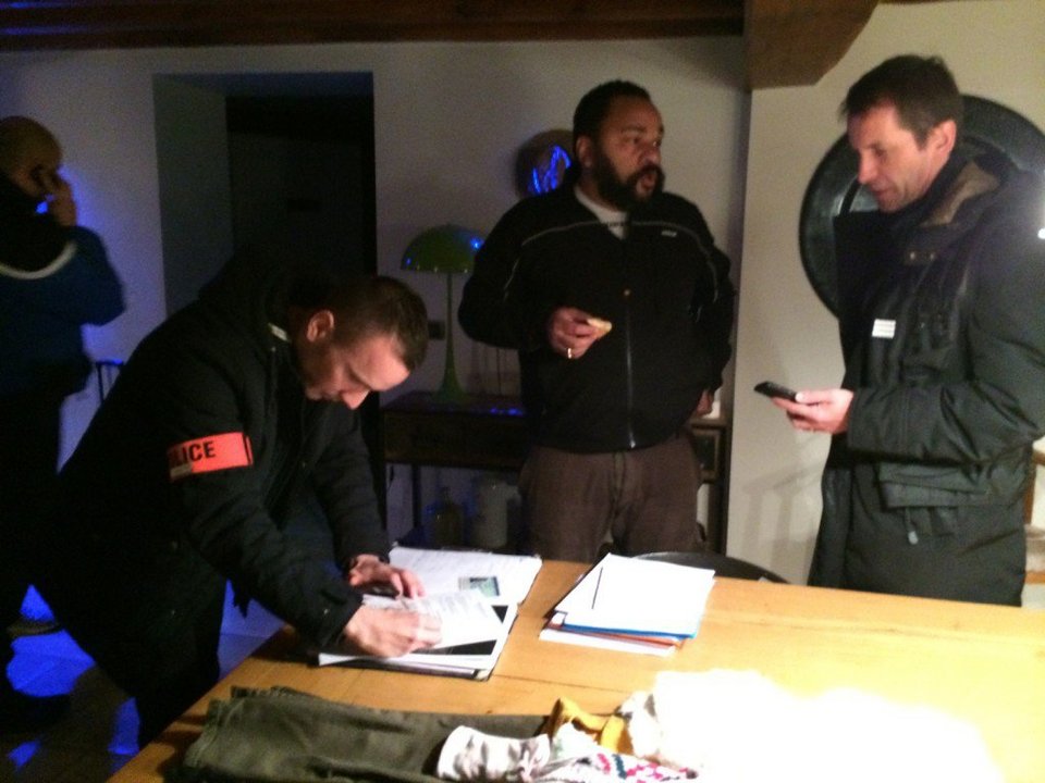 Διάσημος ηθοποιός συνελήφθη για εγκωμιασμό της τρομοκρατίας -Δήλωσε: «Είμαι Σαρλί Κουλιμπαλί» [εικόνες] | iefimerida.gr 0