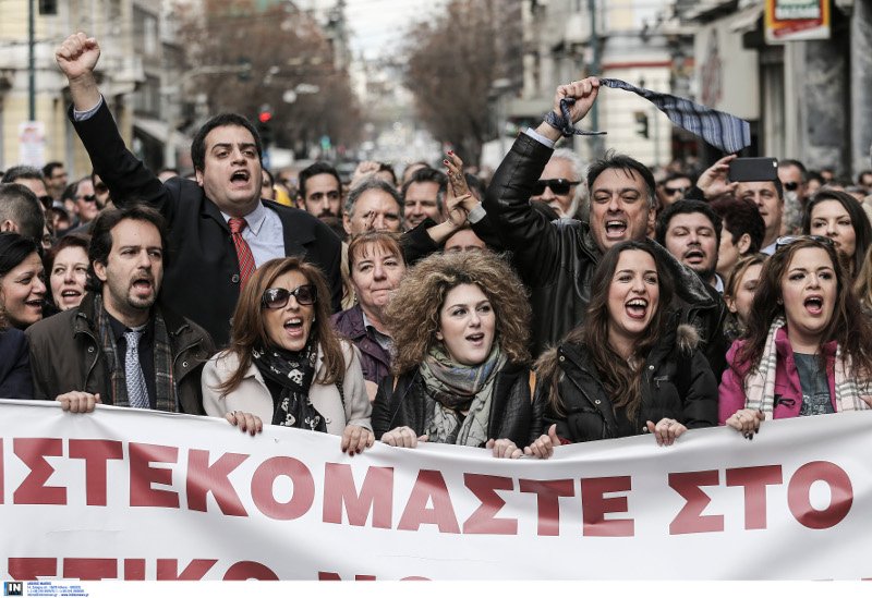 Δικηγόροι ανεμίζοντας τις γραβάτες τους στην πορεία για το Ασφαλιστικό [εικόνες] | iefimerida.gr 6