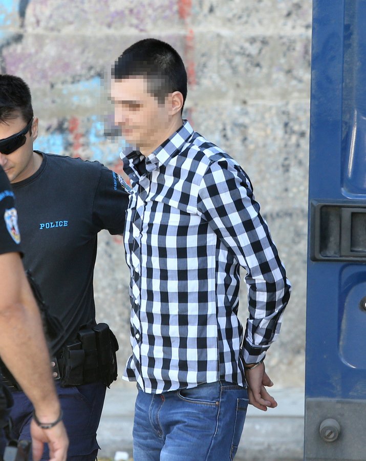 Στο δικαστήριο οι γονείς της 4χρονης Αννυ -Με καλυμμένο το πρόσωπο έφτασε η μητέρα [εικόνες] | iefimerida.gr 2