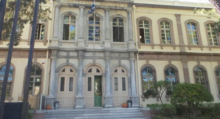 Εμπρησμός στην είσοδο των δικαστηρίων Λέσβου -Διατηρητέο κτήριο του 1891 | iefimerida.gr 0