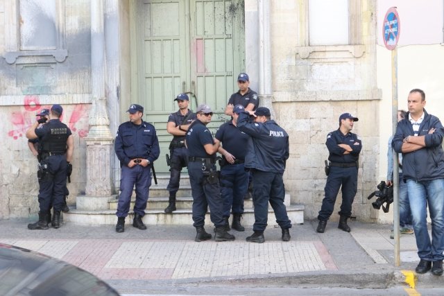 Οι Κρητικοί αποδοκίμασαν τους απαγωγείς του Μιχάλη Λεμπιδάκη -«Ντροπή σας, αλήτες» [εικόνες & βίντεο] | iefimerida.gr 7